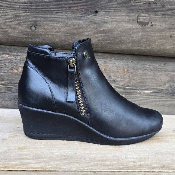 Mozo Lola Black Leather, Wedge, Brass Zipper, Comfort Bootie. WMS 8.5M - Picture 1 of 15